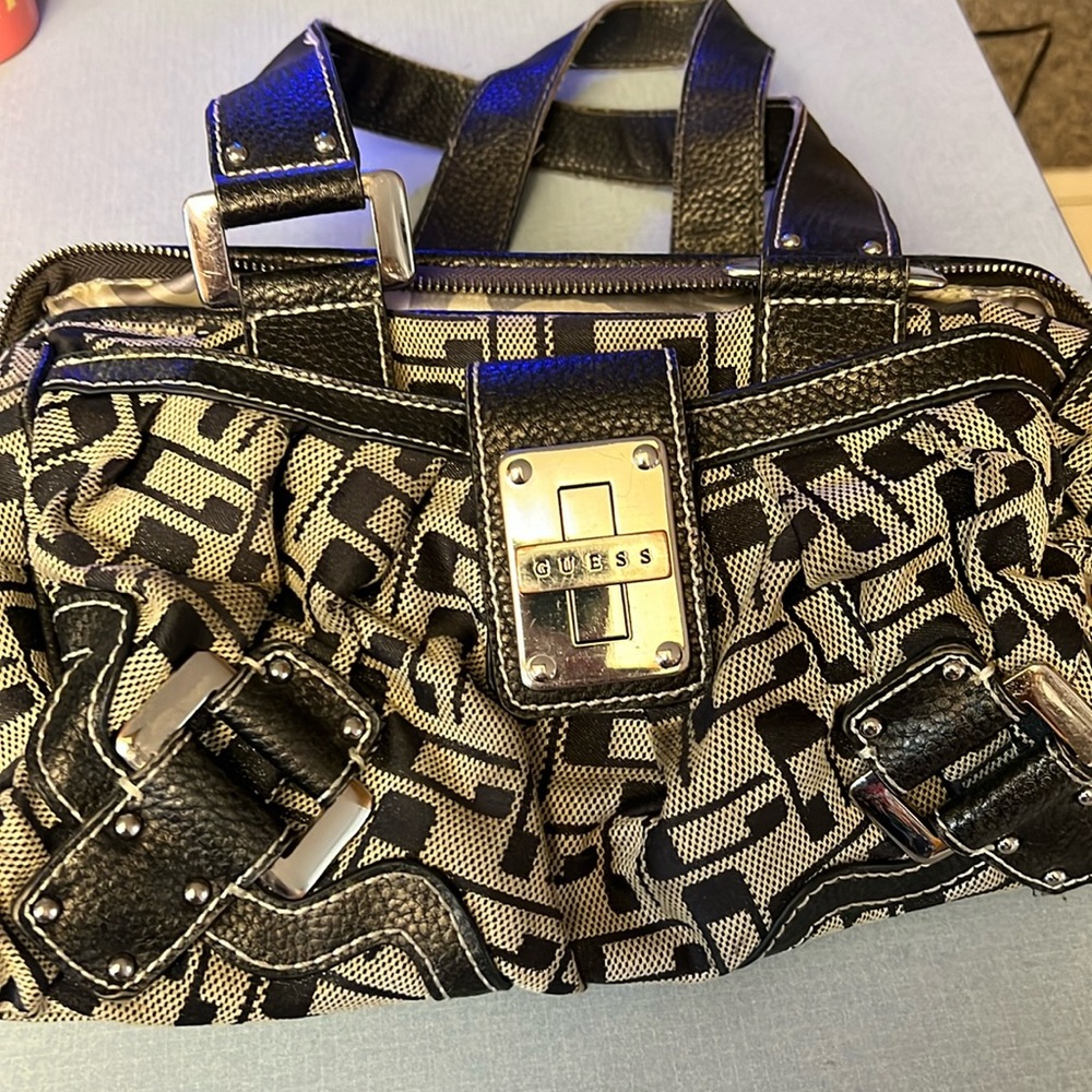 Guess ladies handbag in excellent condition.  Big pockets.  No tears, rips.